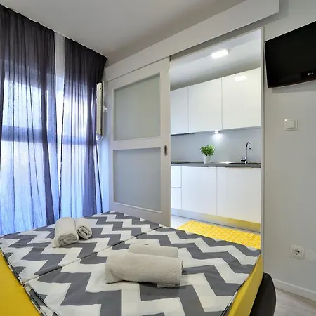 Lola Apartment Split